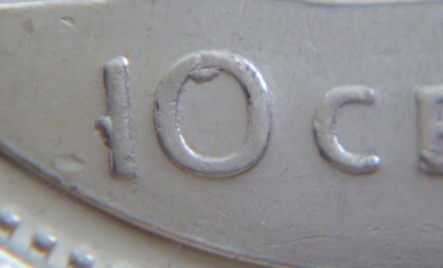 10 Cents 2011-Éclat de coin sur 1 et dans le 0 de 10 cents-2.JPG