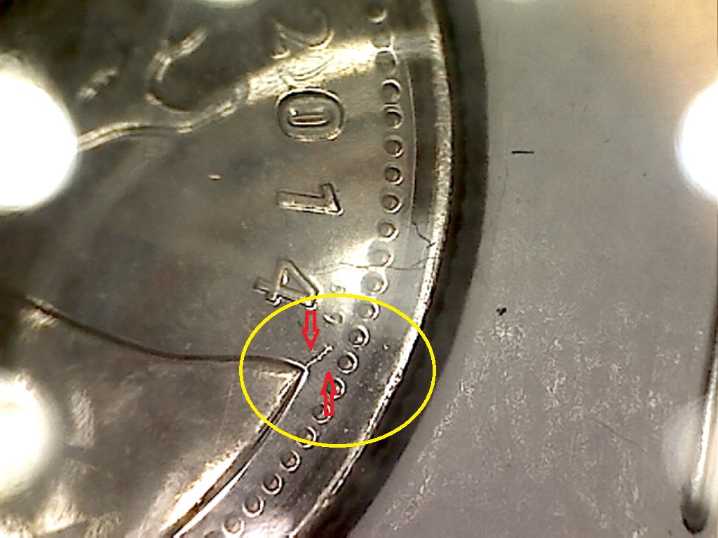 2014 Coin fendillé B2519117A.jpg