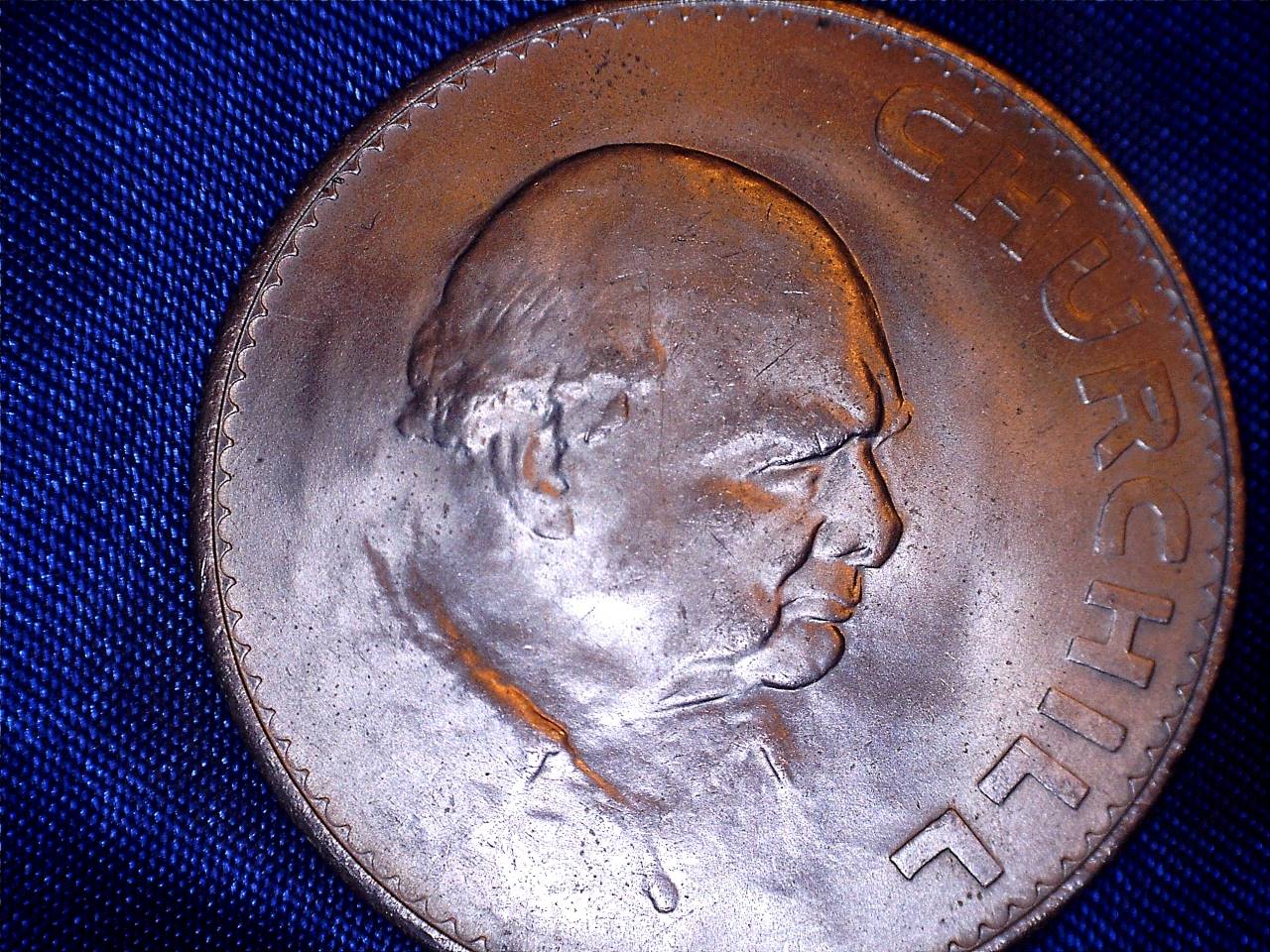 churchill medaille fantome 4a.jpg