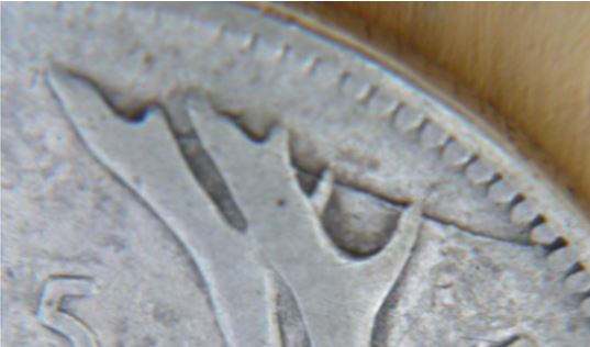 25 Cents 1942 -Coin fendillé au-dessus du caribou-2.JPG