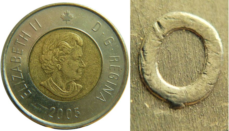 2 Dollars 2005-Éclat coin sous O de dOllars-1.JPG