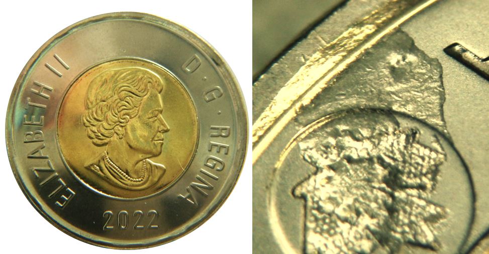 2 Dollars 2022-Frappe à travers sur feuille gauche-1.JPG