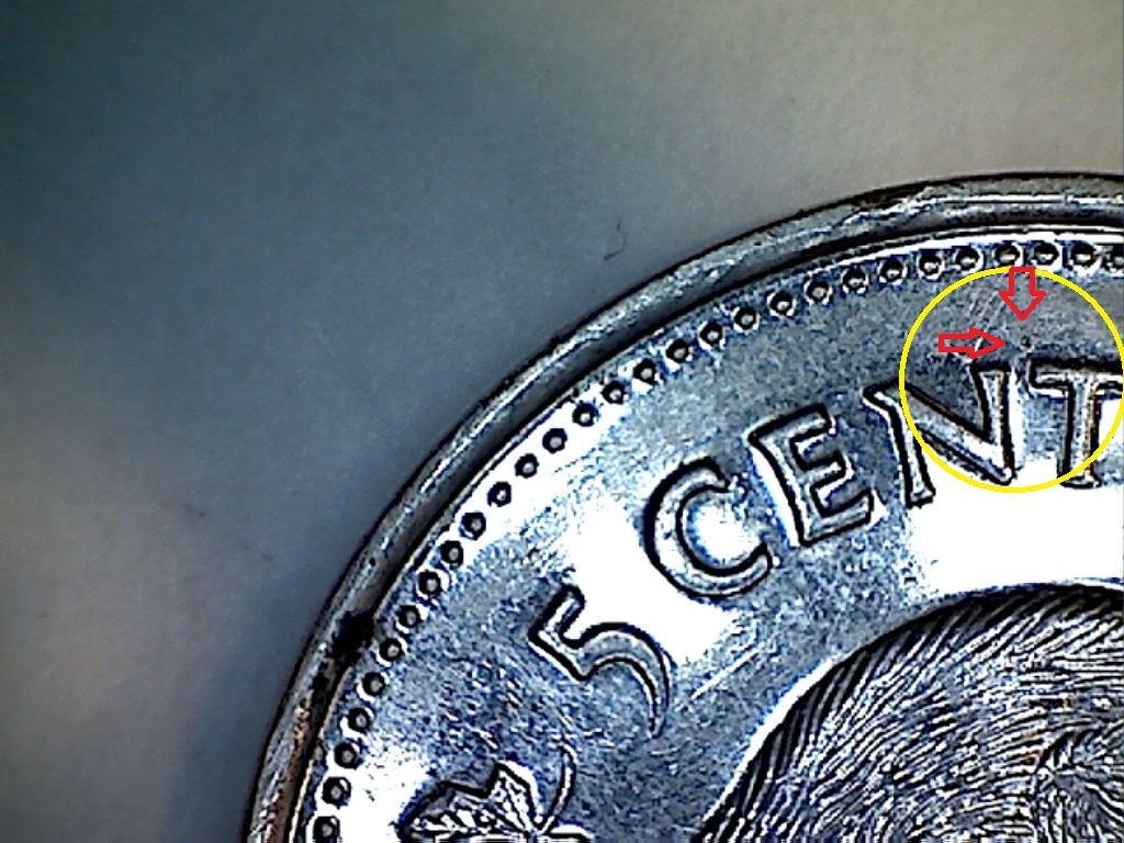 2002 P Point audessus du T de CENTS B519026C.jpg