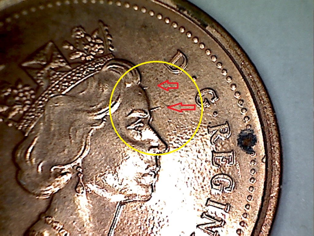 1999 Défaut de coin devant Reine B019043A.jpg