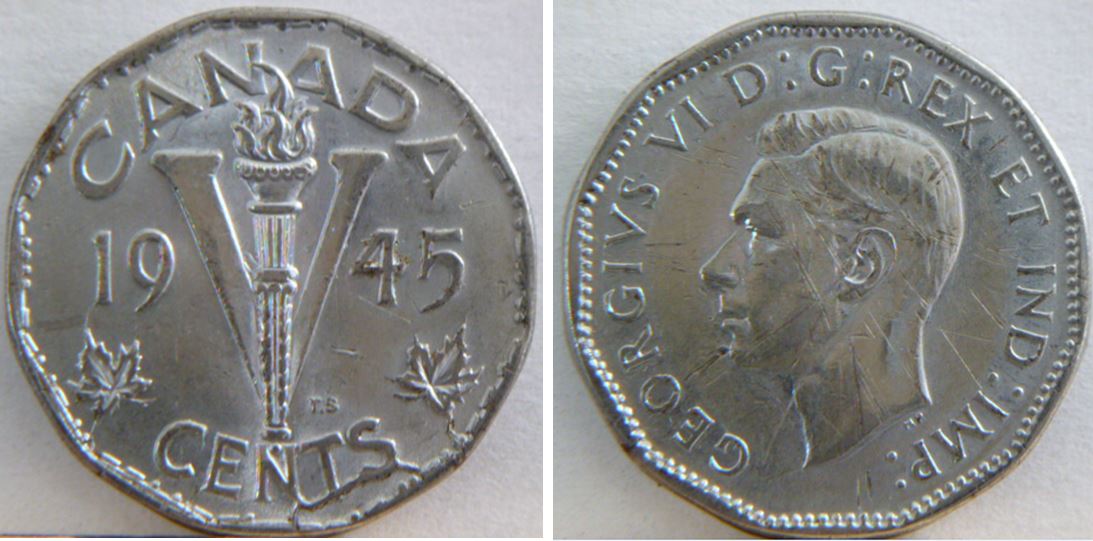 5 Cents 1945-Coin cassé et retenu sous Cents+Coin fendillé sur la feuille gauche-1.JPG