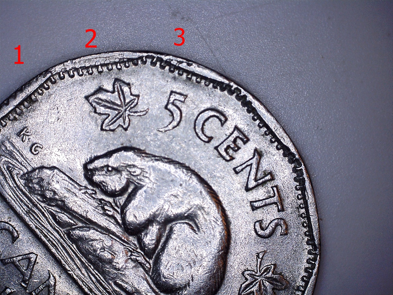 1949 dentelure 5 cents 3 partis touchée.jpg