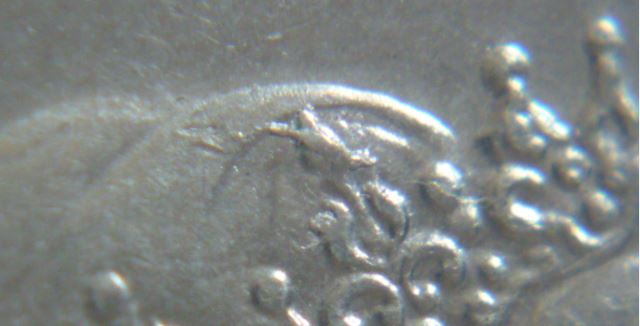 5 Cents 1976-Éclat du coin sur un bijou de la couronne-2.JPG