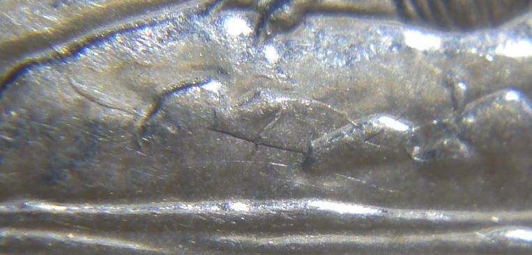 5 Cents 2002-Coin fendillé sur la terre -4.JPG