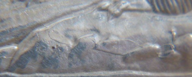 5 Cents 2002-Coin fendillé sur la terre -02.JPG