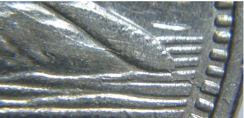5 Cents 1985-Coin fendillé sous le castor - bout de sa queue-2.JPG