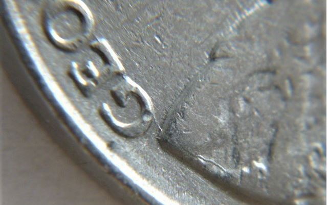 5 Cents 1935-Coin fendillé sur l'effigie-3.JPG