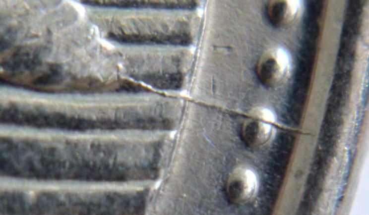 5 Cents 2007-Coin fendillé de la queue juste qu'au listel-2.JPG