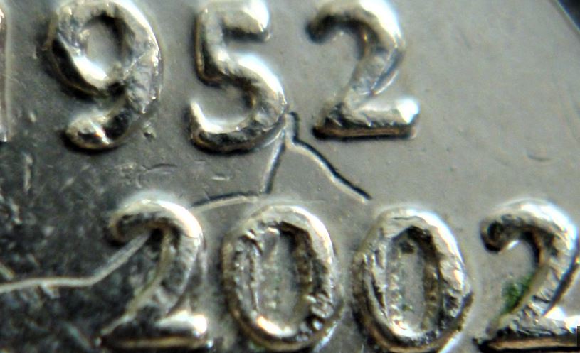 5 Cents 2002-Frappe a travers un fil sur la date-Et accumulation dans la date-2.JPG