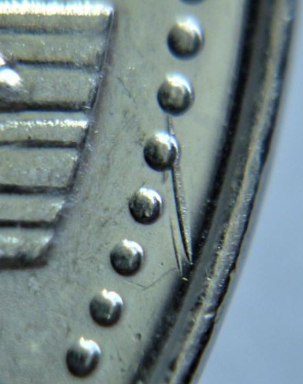 5 Cents 2001-Dommage du coin derrière les vagues-2.JPG