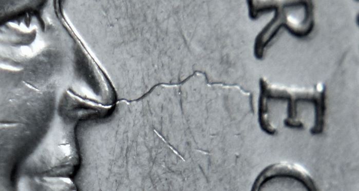 5 Cents 2007-Frappe a travers un fils-2.JPG