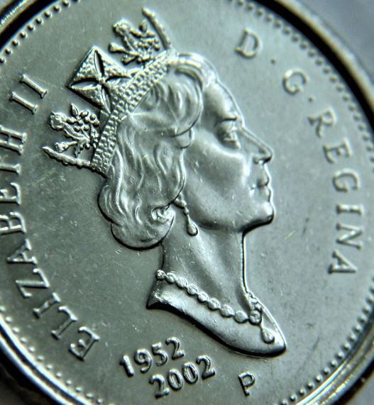 10 Cents 2002p-Coin fendillé sur la tête de effigie-1.JPG