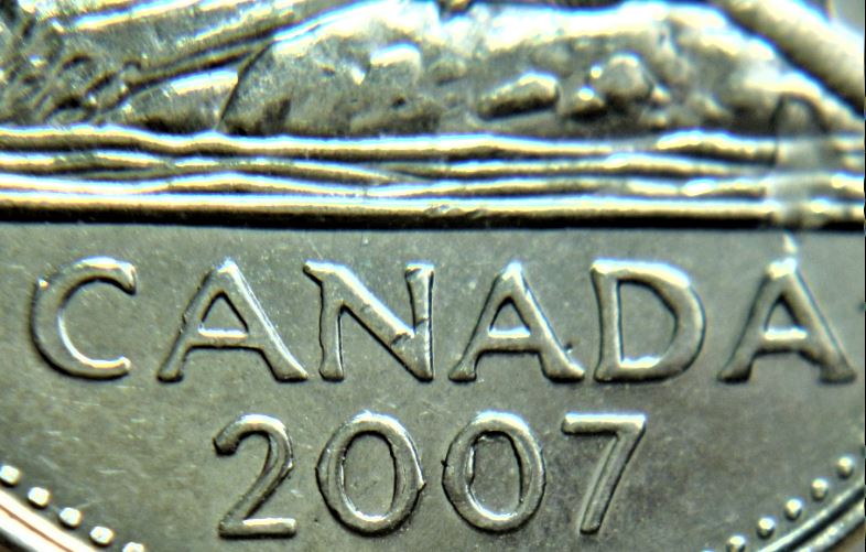5 Cents 2007-Frappe a travers au dessus A+Accumulation sur la date et lettre-4.JPG