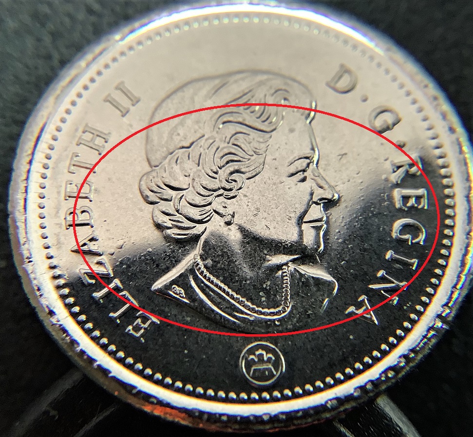 10 cents 2021 avers la reine prend l'eau avec cercle.jpg