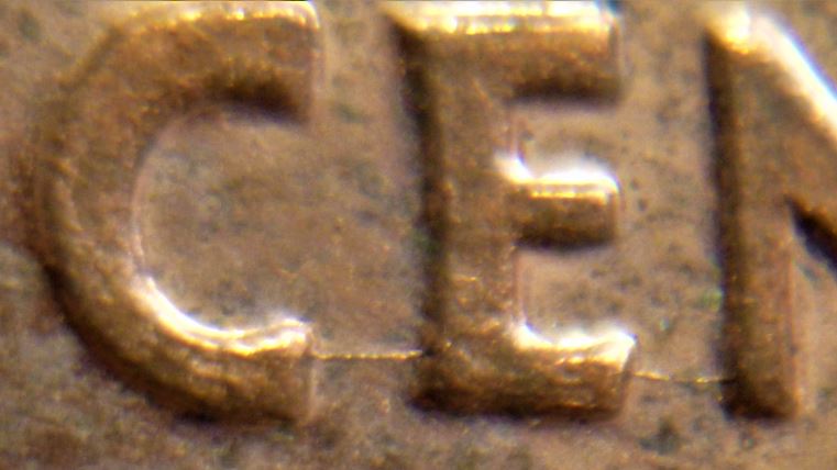 1 Cent 2003- Le CEN attaché-Coin fendillé+ Éclat dans la dernier 0 de la date-2.JPG