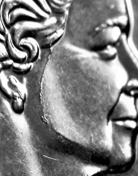 10 Cents 2019-Coin fendillé sur le visage de effigie-4.JPG