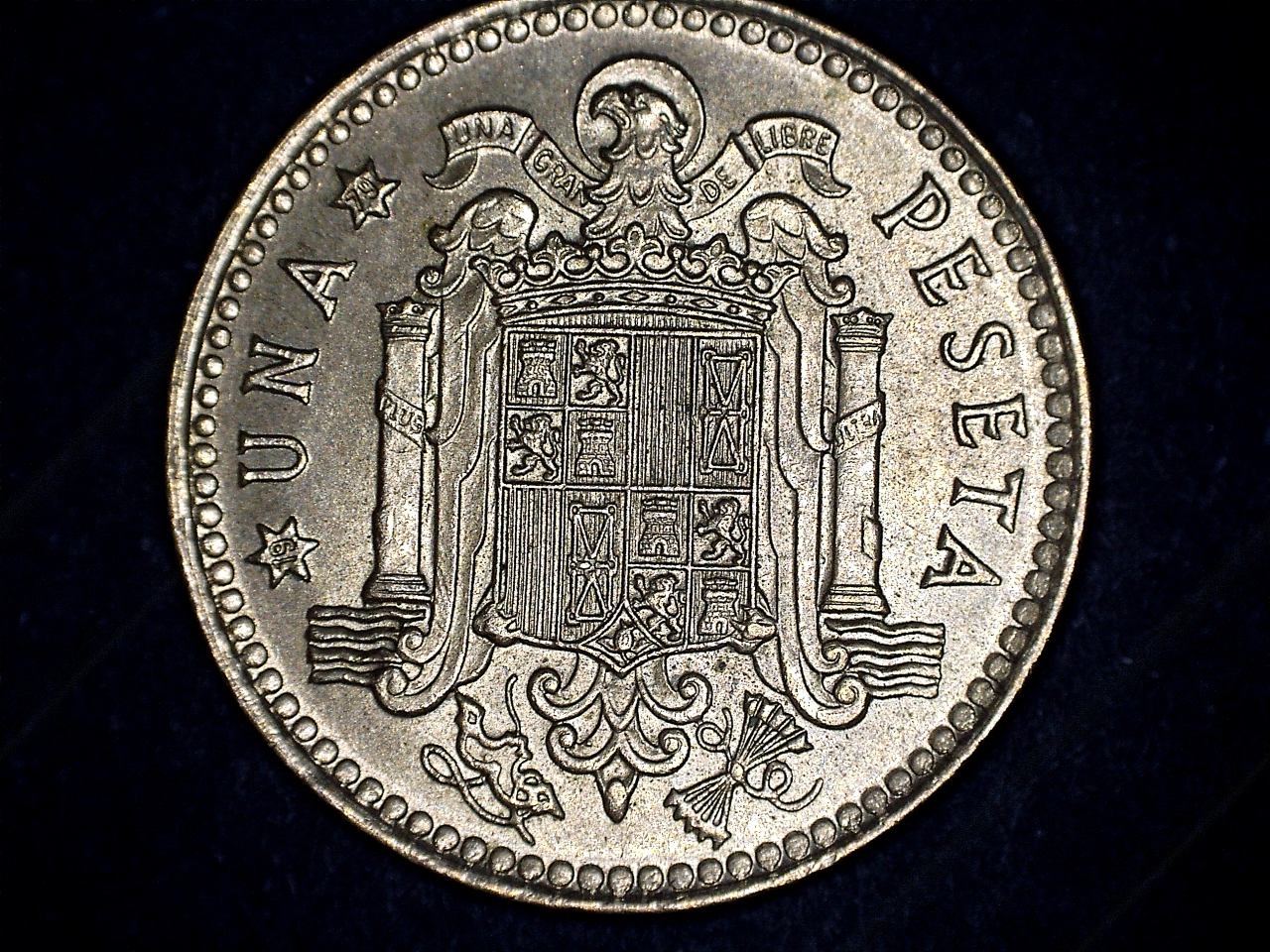 1975 peseta stries 1.jpg