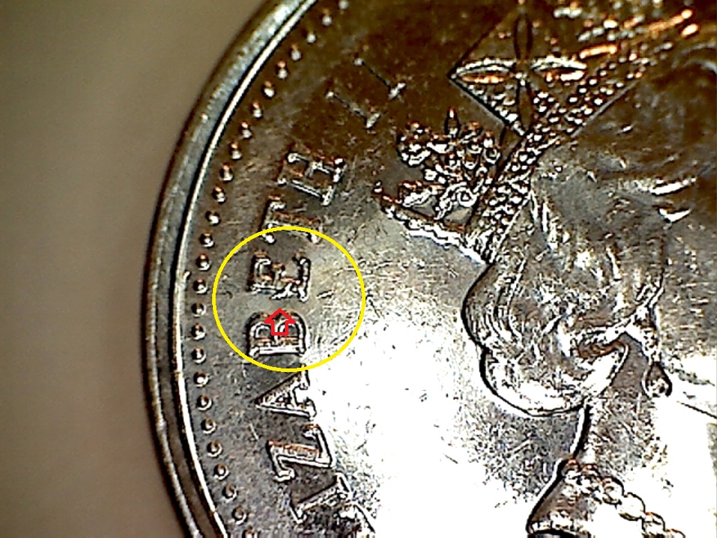 2001 P Acc. CENTS, date , CANADA et éclat sur 2e E d'Élizabeth B523166C 3 de 3.jpg