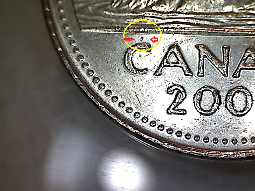 2001 P Points au-dessus du C de CANADA   B523177BB.jpg