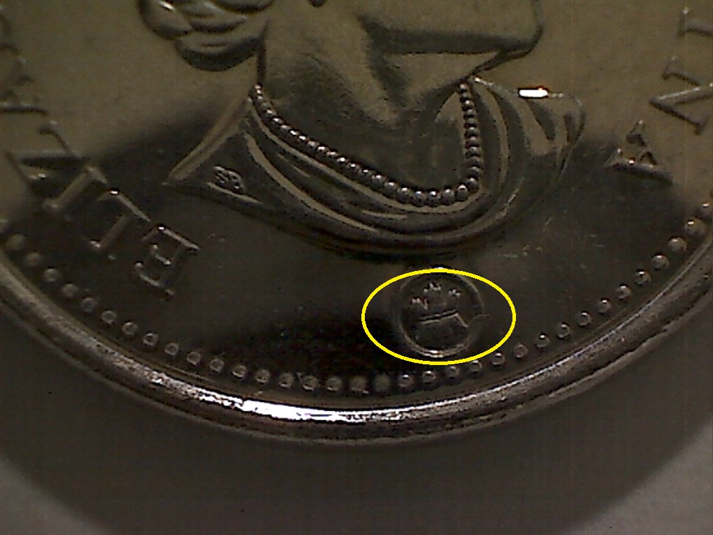 2018 Éclat ds. 1er A,ds. logo et sous nez de la reine B524051A 2 de 3.jpg