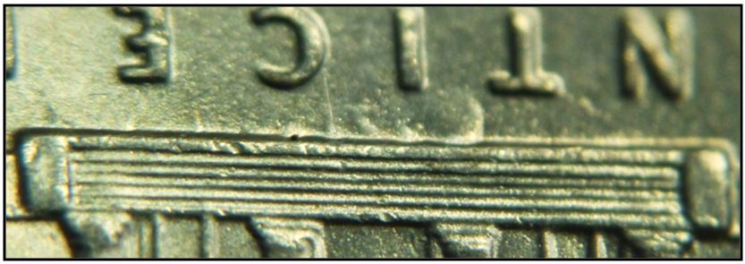 5 Cent 2011p USA-Coin fendillé des deux coté du  Mémorial-Entrechoque en dessous-3.JPG