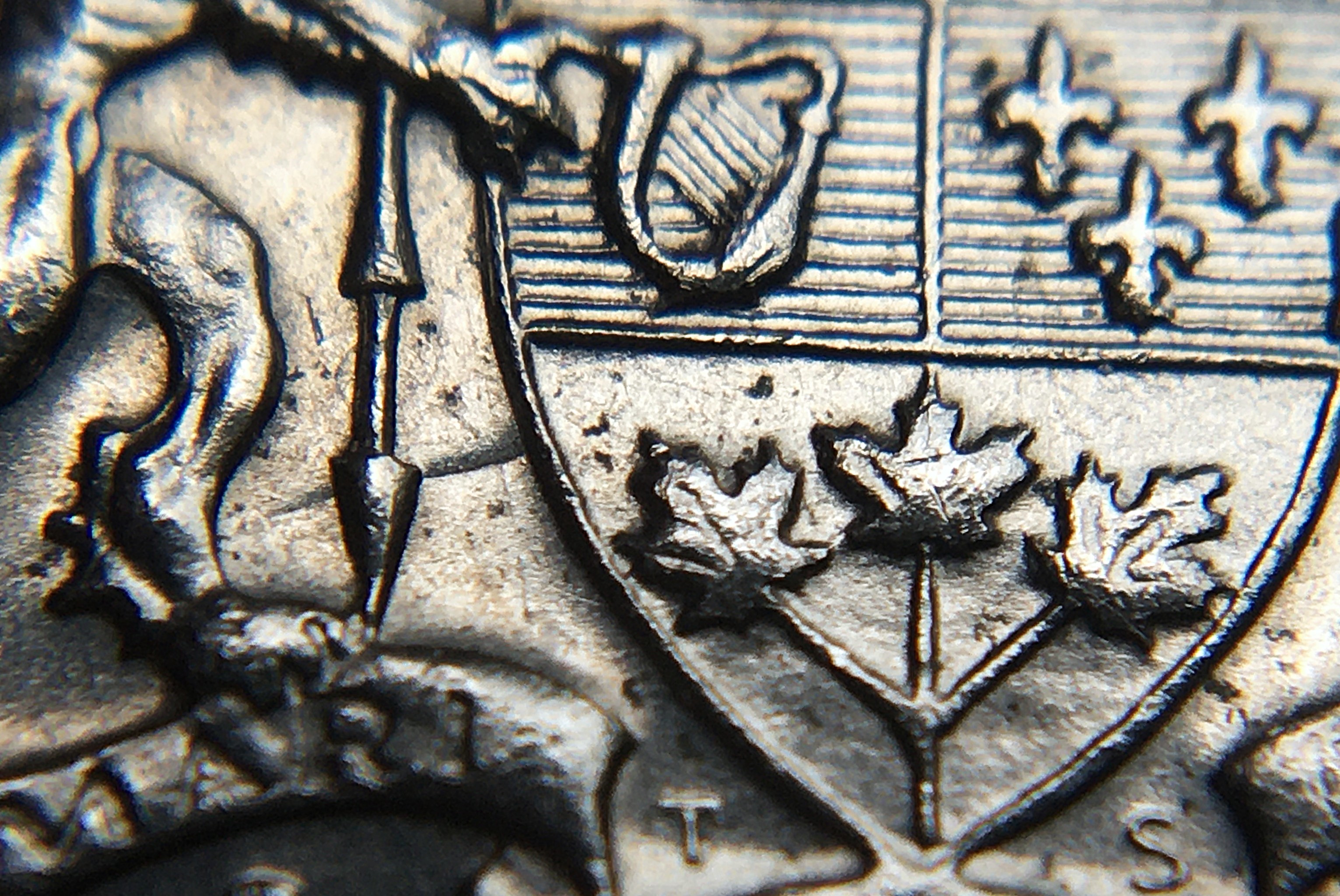 50 cents 1975 entrechoque pied lion.JPG